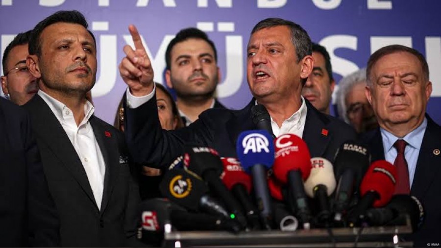 CHP lideri zgr zel tm stanbullular Sarahane'ye Davet etti
