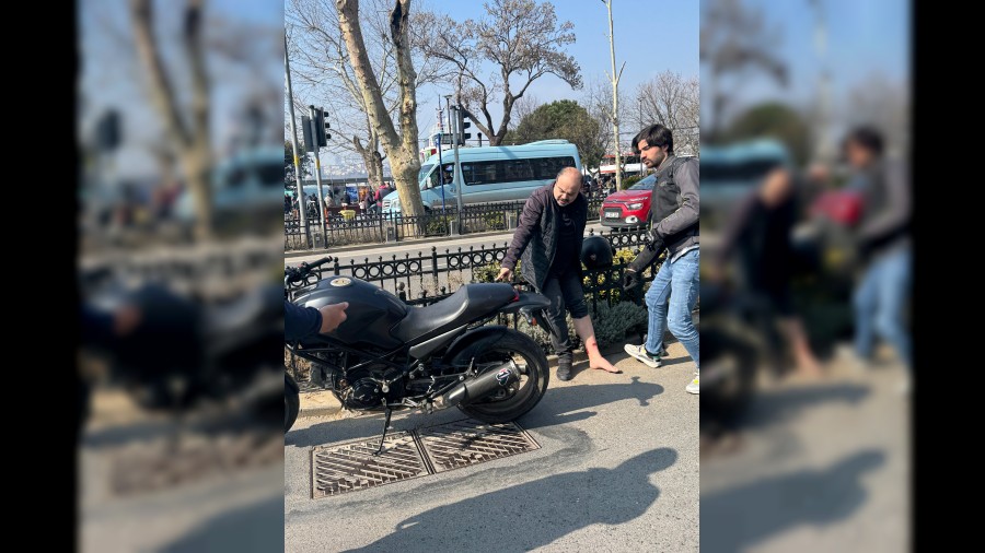 SON DAKKA  skdar Meydan'nda motosiklet kazas