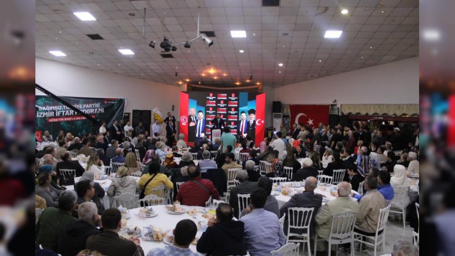 Hüseyin Baş İzmir'de Büyük İlgi İle Karşılandı